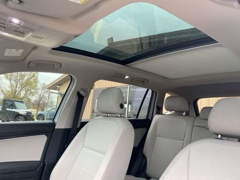 Used 2018 Volkswagen Tiguan SEL image 14