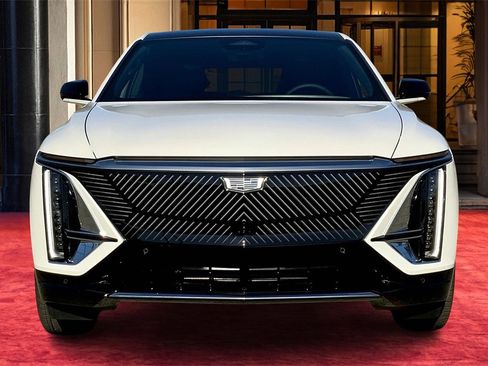 New 2025 Cadillac Lyriq Luxury image 3