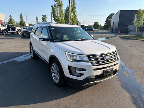 Used 2017 Ford Explorer Limited w/ Equipment Group 301A AWD/4WD image 8