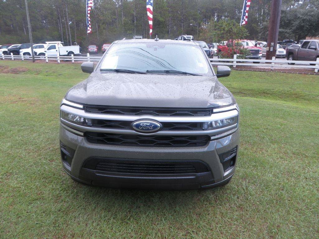Used 2024 Ford Expedition Max XLT RWD image 3