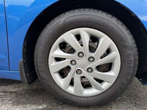 Used 2017 Hyundai Elantra SE image 21