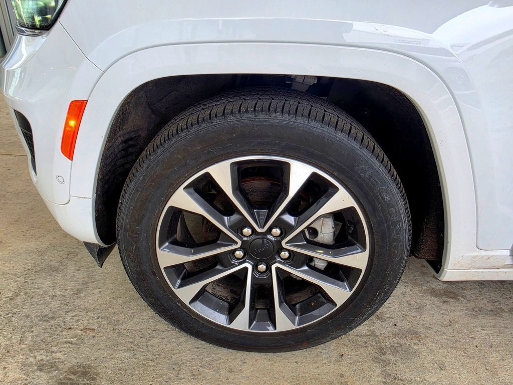 Used 2025 Jeep Grand Cherokee Overland w/ Trailer Tow Package AWD/4WD image 80