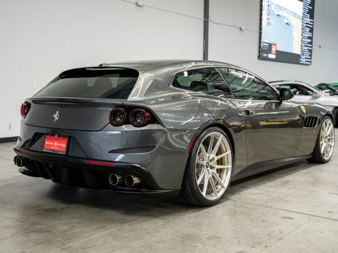 Used 2018 Ferrari GTC4Lusso AWD/4WD image 8