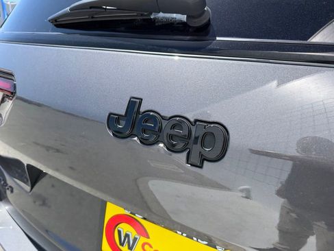 Used 2025 Jeep Grand Cherokee L Summit AWD/4WD image 11