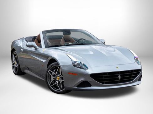 Used 2017 Ferrari California T RWD image 2