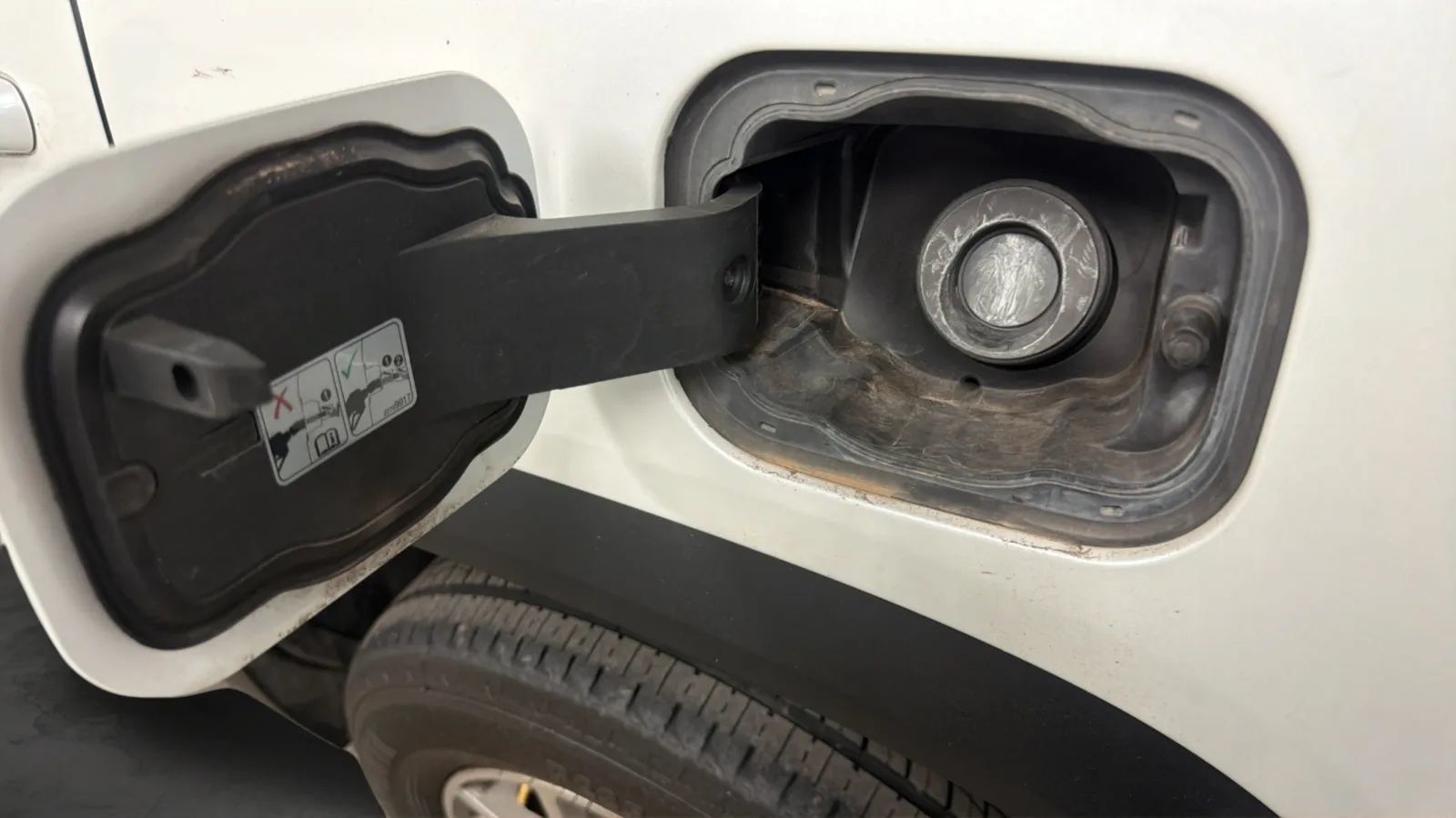 Used 2018 GMC Acadia SLE w/ LPO, Cargo Package FWD image 30