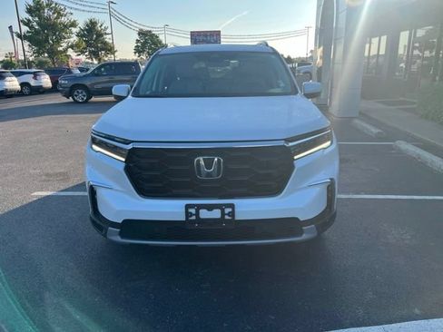 Used 2025 Honda Pilot Touring image 35