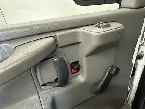 Used 2012 Chevrolet Express 3500 image 17