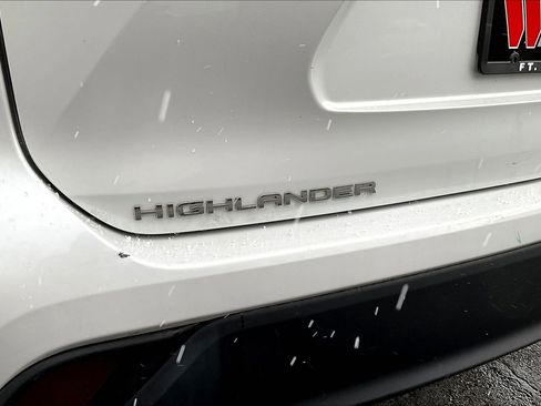 Used 2023 Toyota Highlander XLE image 25