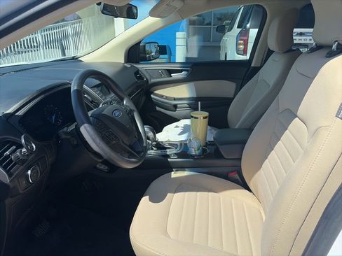 Used 2018 Ford Edge SE image 12