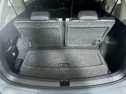 Used 2022 Volkswagen Tiguan SE w/ Panoramic Sunroof Package image 29