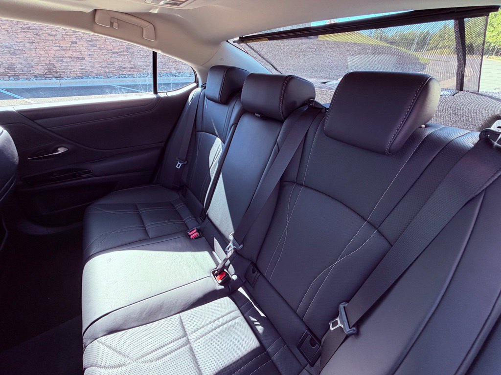 Certified 2024 Lexus ES 350 w/ Technology Package FWD image 15