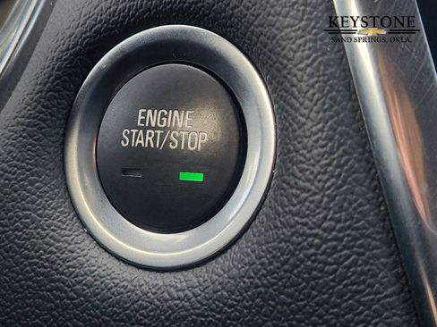 Used 2023 Chevrolet Traverse LT image 22