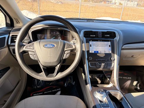 Used 2019 Ford Fusion SE image 21
