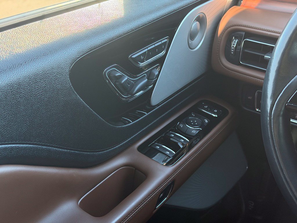 Used 2023 Lincoln Aviator Reserve w/ Equipment Group 201A AWD/4WD image 8