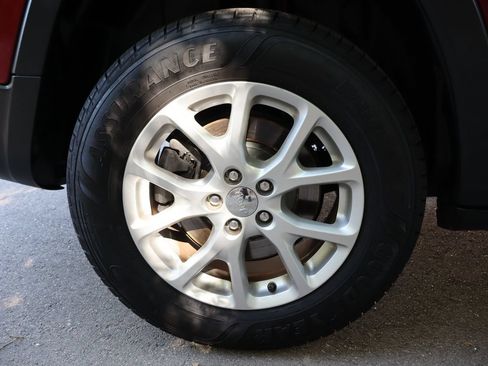 Used 2014 Jeep Cherokee Latitude w/ Comfort/Convenience Group AWD/4WD image 43