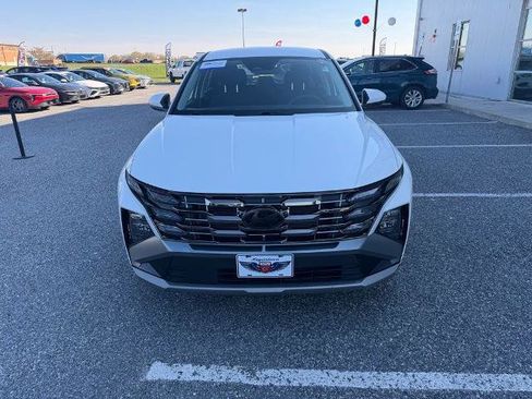 Used 2025 Hyundai Tucson SE FWD image 3