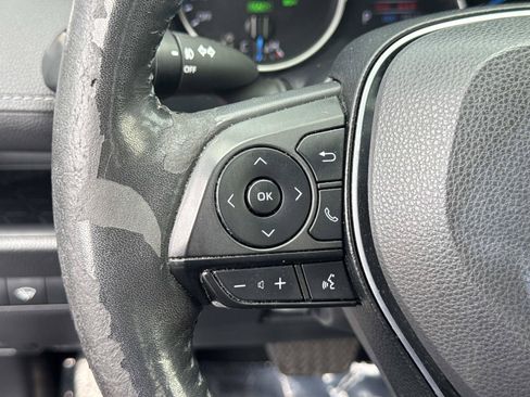 Used 2022 Toyota RAV4 XLE Premium AWD/4WD image 11