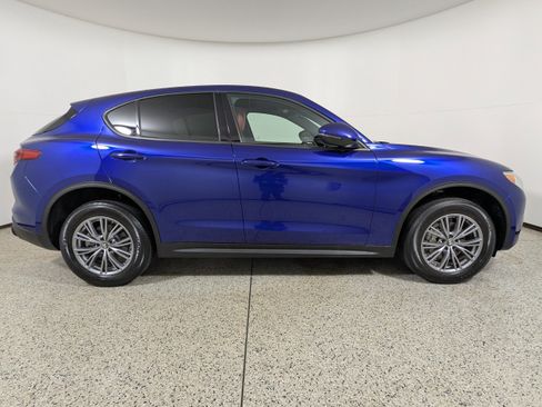 Used 2023 Alfa Romeo Stelvio Sprint image 8
