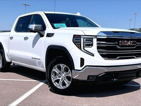 Used 2025 GMC Sierra 1500 SLT AWD/4WD image 3