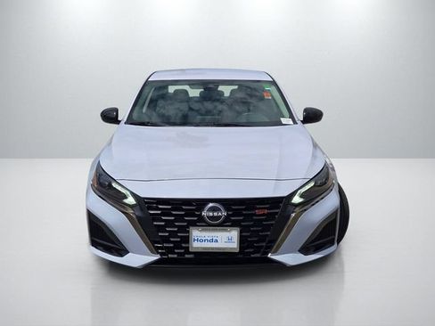 Used 2024 Nissan Altima 2.5 SR FWD image 2