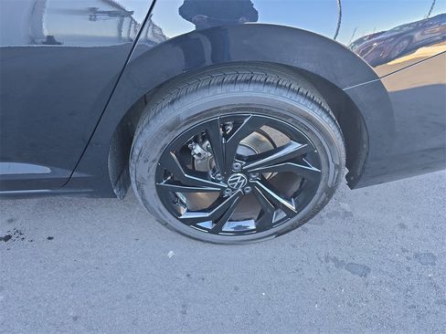 Certified 2025 Volkswagen Jetta SE image 25