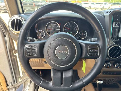 Used 2015 Jeep Wrangler Sahara w/ Connectivity Group AWD/4WD image 19