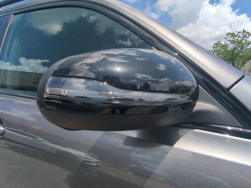 Used 2024 Mercedes-Benz EQB 300 4MATIC image 23