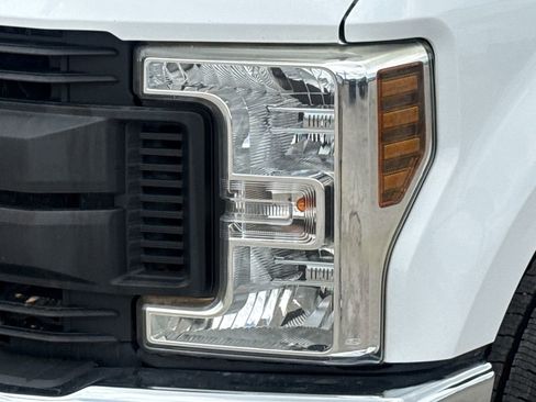 Used 2018 Ford F250 XL w/ Power Equipment Group RWD image 4