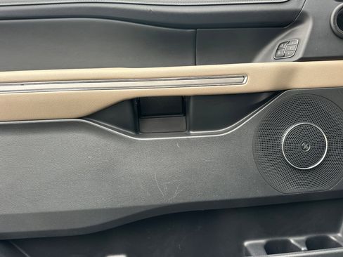 Used 2023 Ford Expedition Max Limited image 11