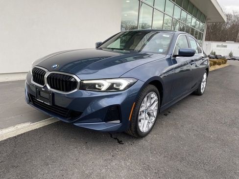 Used 2025 BMW 330i xDrive Sedan w/ Premium Package image 3