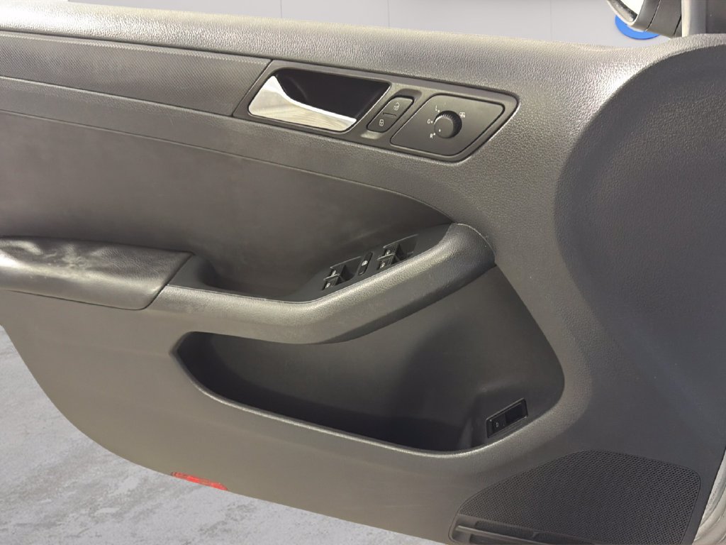Used 2014 Volkswagen Jetta SE FWD image 24