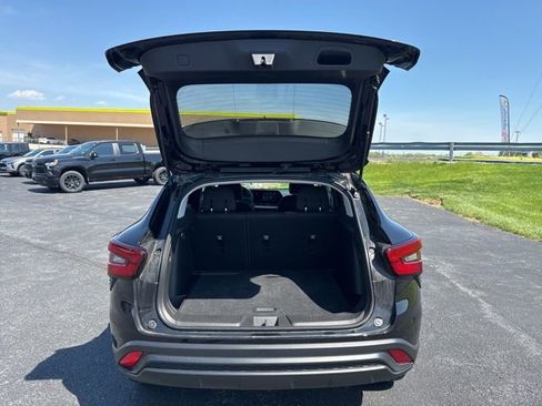 Used 2024 Chevrolet Trax LS w/ LS Convenience Package image 8