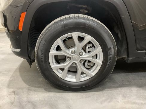 Used 2023 Jeep Grand Cherokee L Limited w/ Luxury Tech Group II image 6