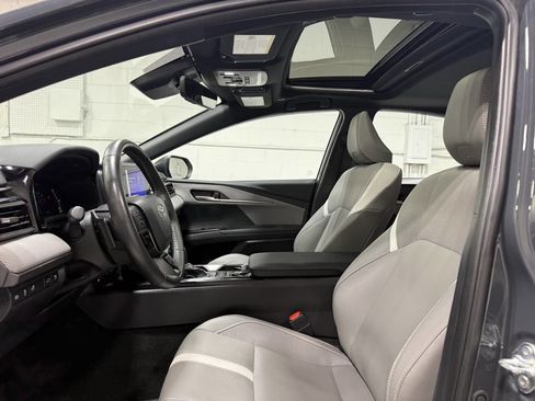 Used 2025 Toyota Camry SE image 16