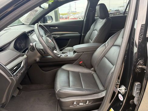 Used 2023 Cadillac XT4 Premium Luxury w/ Technology Package FWD image 9