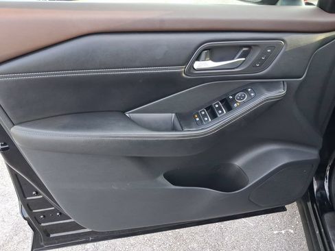 Certified 2022 Nissan Rogue SL w/ SL Premium Package AWD/4WD image 16