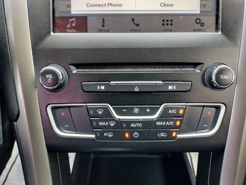 Used 2018 Ford Fusion SE w/ Fusion SE Technology Package image 37