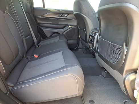 New 2025 Jeep Grand Cherokee Laredo X image 5