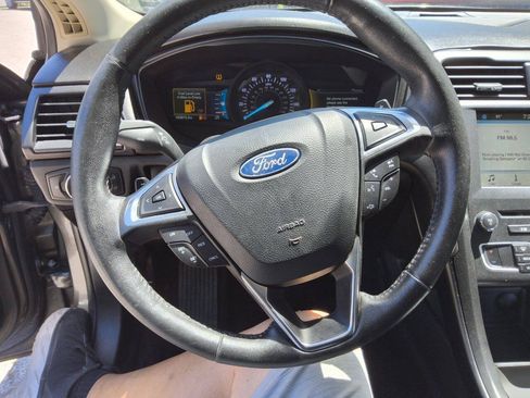 Used 2018 Ford Fusion SE w/ Equipment Group 201A FWD image 15