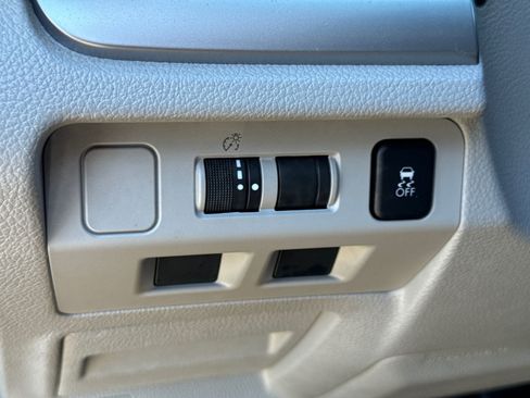 Used 2017 Subaru Forester 2.5i Premium w/ All-Weather Package image 17