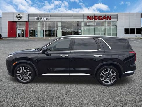 Used 2023 Hyundai Palisade Limited w/ Winter Package FWD image 4
