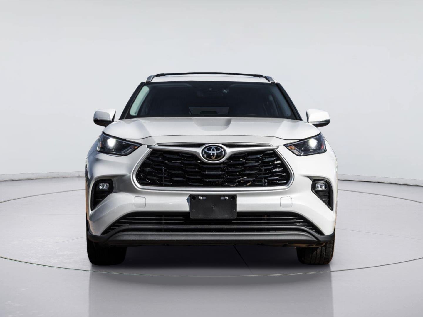 Used 2023 Toyota Highlander XLE FWD image 5