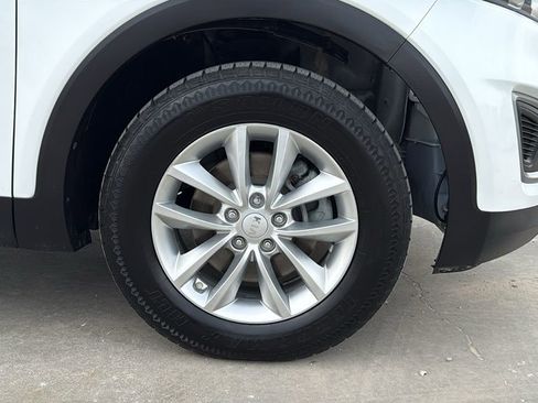 Used 2018 Kia Sorento LX image 34