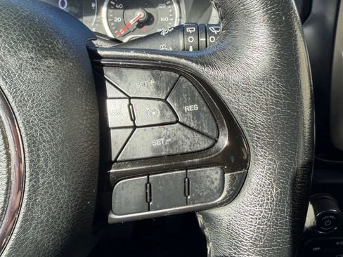 Used 2018 Jeep Renegade Altitude image 20