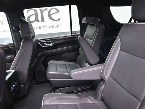Used 2023 Chevrolet Suburban Premier image 21