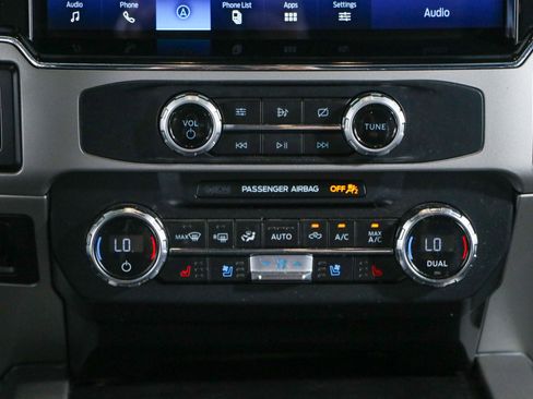 Used 2022 Ford F250 Lariat w/ Black Appearance Package image 21