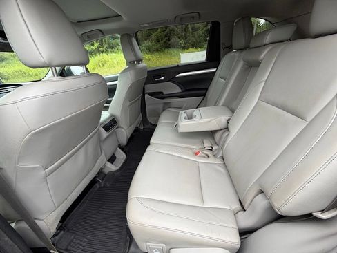 Used 2018 Toyota Highlander XLE AWD/4WD image 54