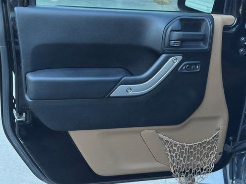 Used 2012 Jeep Wrangler Unlimited Sahara w/ Connectivity Group image 14