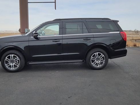 Used 2025 Ford Expedition Active image 3